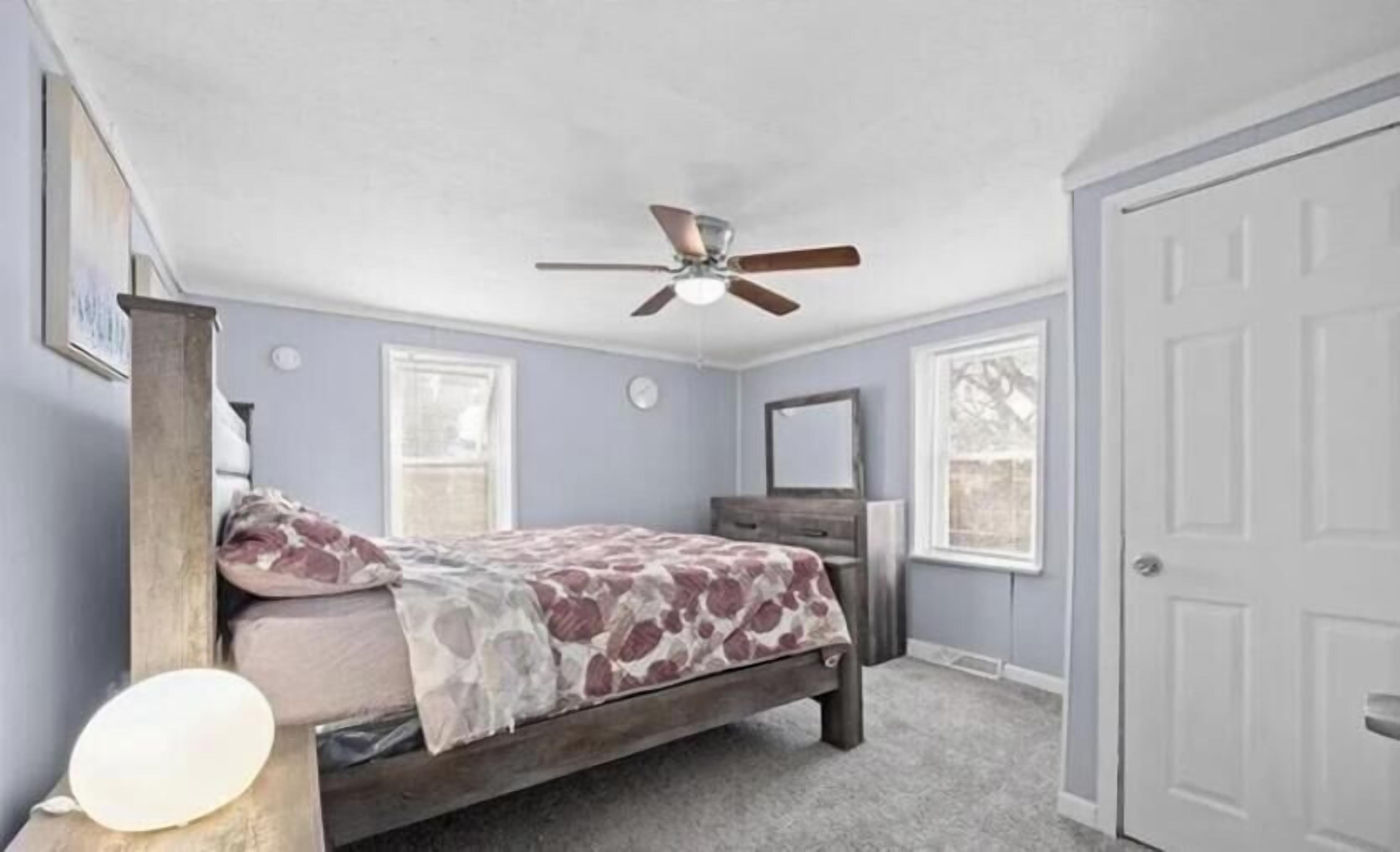3 bedrooms, iron/ironing board, WiFi, bed sheets