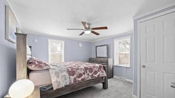 3 bedrooms, iron/ironing board, WiFi, bed sheets
