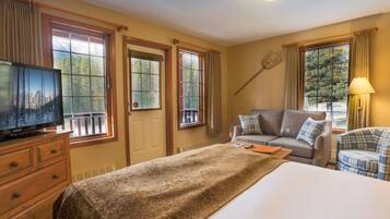 In-room safe, free WiFi, bed sheets