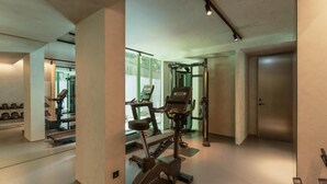 A modern gym with cardio equipment, weight machines, and a mirrored wall. - Esperanca Hotel Braga Vignette Collection By Ihg (Braga)
