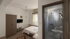 A bedroom with a bed, wardrobe, TV, and a bathroom with a shower and toilet. - CİELO HOTEL (Bodrum)