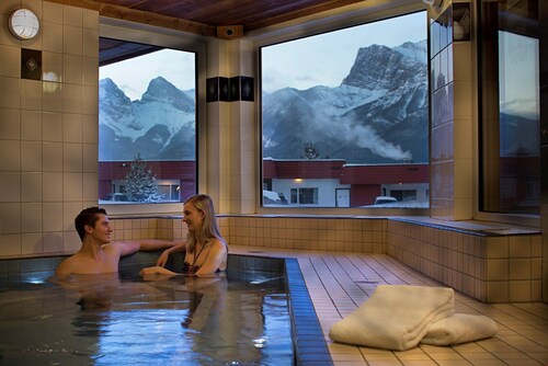 Cozy Hotel Room w/ Full Kitchen | Hot Tub & Sauna