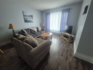Living area - Cozy 2 bedroom fully furnished apartment in centre of Stephenville, Newfoundland (Stephenville)