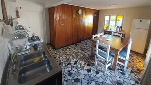 大冰  箱、微波炉、烤箱、炉灶