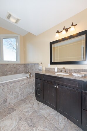 Bathroom - Saratoga Lake #2 - spacious townhome (Saratoga Springs)