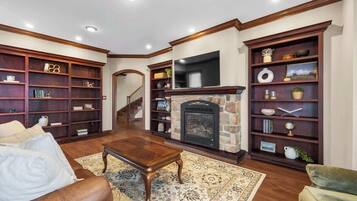 TV, fireplace