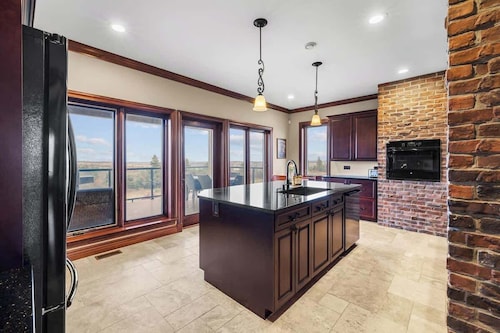 New Glasgow Pool House - Indoor Pool - Sleeps 14
