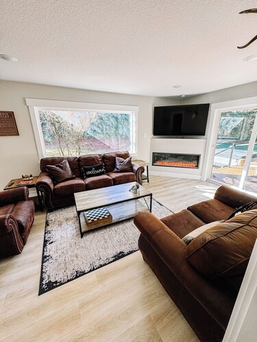 Brightwood Hilton and super barn combo sleeps 12