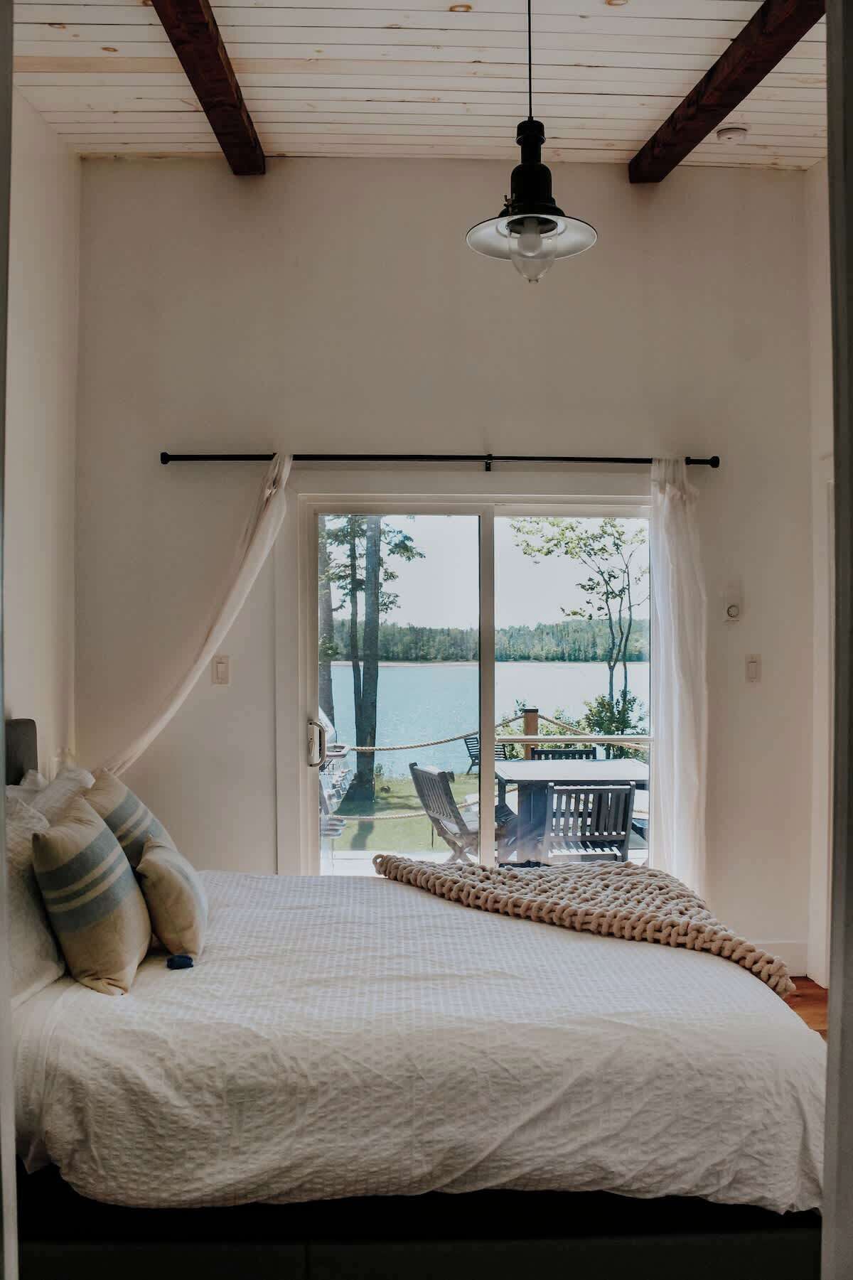 WiFi, bed sheets