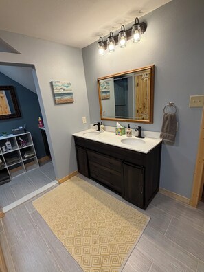 Bathroom - Soothing Barndominium at beautiful Lake Campbell near Brookings, SD (Brookings)