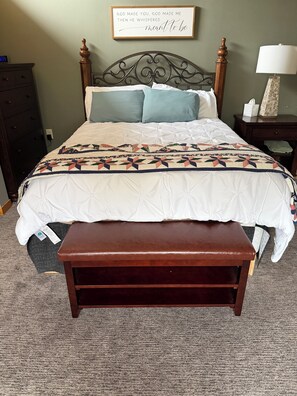 Room - Soothing Barndominium at beautiful Lake Campbell near Brookings, SD (Brookings)