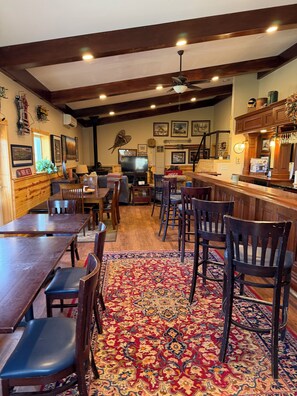 Dining - Soothing Barndominium at beautiful Lake Campbell near Brookings, SD (Brookings)