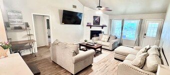 Military-Friendly 3BR 2 BA Schertz Retreat Near Randolph AFB Sleeps 8