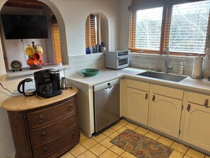 A kitchen with a dishwasher, coffee maker, toaster, and a window with blinds. - Casa de Monte Vista, balcony, patios, 3/3, 2 kit, 3 lvg areas, walk to Canyon Rd (Santa Fe)