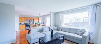 Spacious & cozy family/group-sized home with backyard, deck & Gazebo!