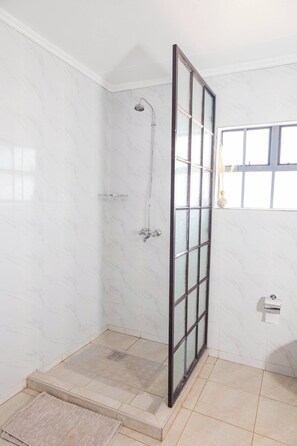 Towels, soap, toilet paper - Wild Amboseli Ndovu Cottage, Amboseli (Lengesim)