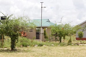 Exterior - Wild Amboseli Ndovu Cottage, Amboseli (Lengesim)