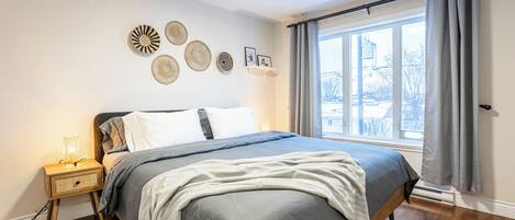 4 bedrooms, iron/ironing board, Internet