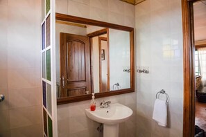 Bathroom - Wild Amboseli Elephant cabin, kilimanjaro view (Lengesim)