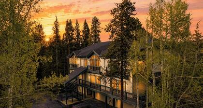 Antlers Lodge by Avantstay Mountain Condo Sauna + Fireplace Steps to Snowflake Lift