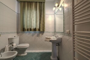 Bathroom - Vrbo Property (Toscana)