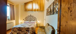 Room - Vrbo Property (Toscana)