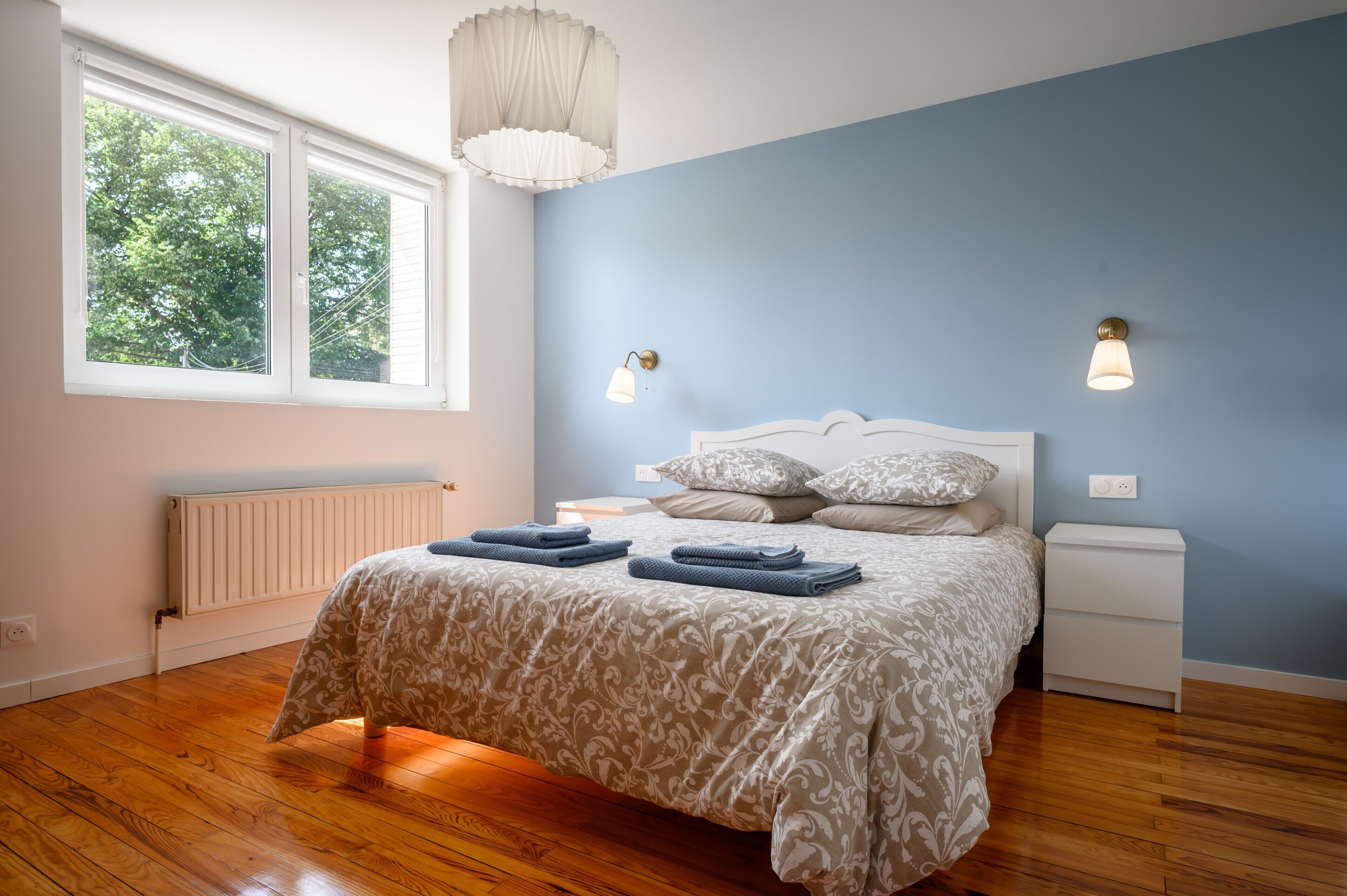 Iron/ironing board, WiFi, bed sheets