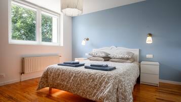Iron/ironing board, WiFi, bed sheets