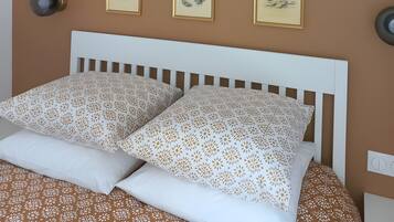 Iron/ironing board, WiFi, bed sheets