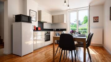 Fridge, microwave, oven, stovetop