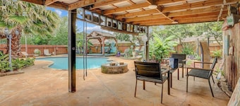 3-bedroom house in South Houston area with private pool