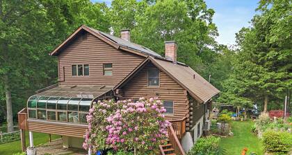 Billings Lake Family Retreat w/ Private Beach