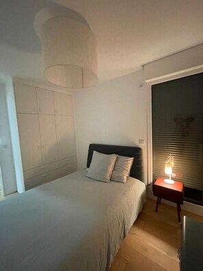 Ferros/tábuas de passar roupa, Wi-Fi, roupa de cama