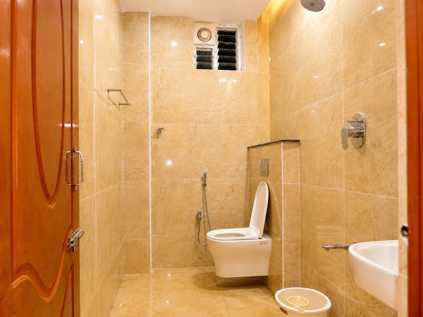 Separate tub and shower, towels, soap, shampoo