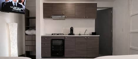 Desk, laptop workspace, free WiFi