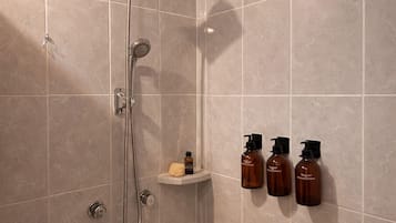 Family Apartment, 2 Bedrooms | Bathroom | Shower, hair dryer, towels, soap
