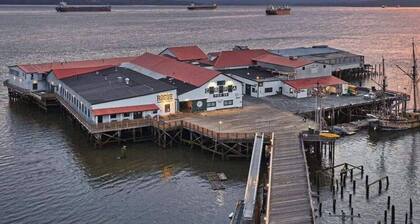 Pier 39 Over the water full River View + Fireplace
