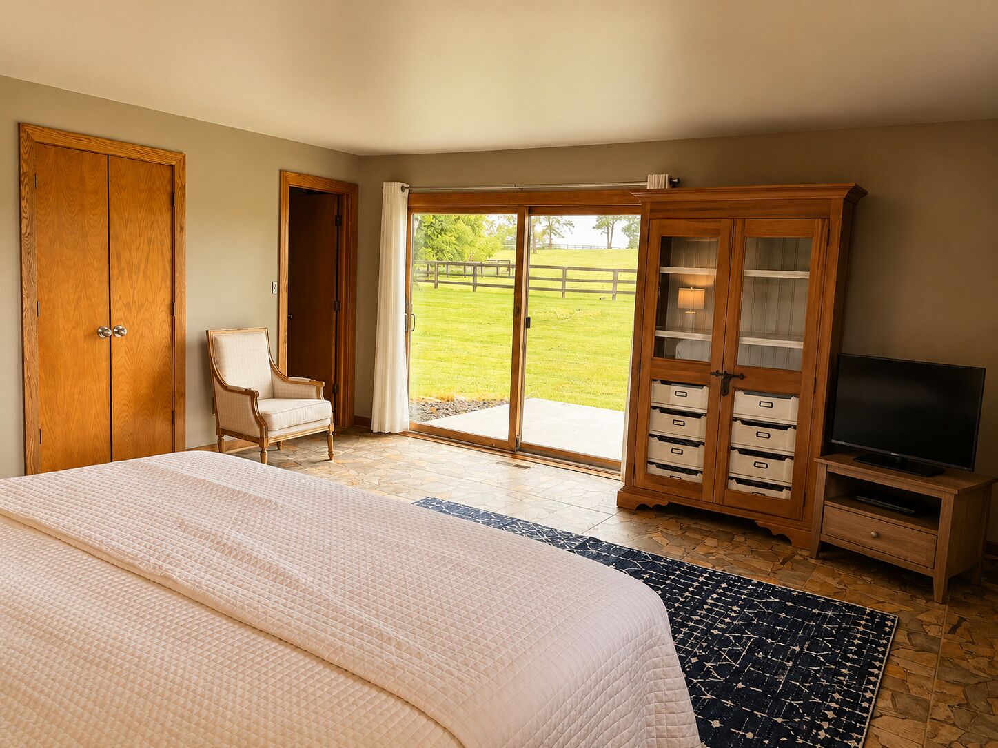 3 bedrooms, iron/ironing board, internet, bed sheets
