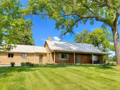 3br farmhouse on horse farm - close to KY Horse Park, Hagyard + Rood & Riddle