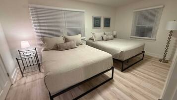 2 bedrooms, in-room safe, desk, iron/ironing board