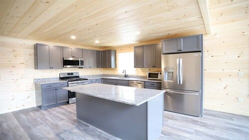 Pet Friendly Private Home near WV and Loon!