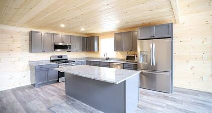 Pet Friendly Private Home near WV and Loon!