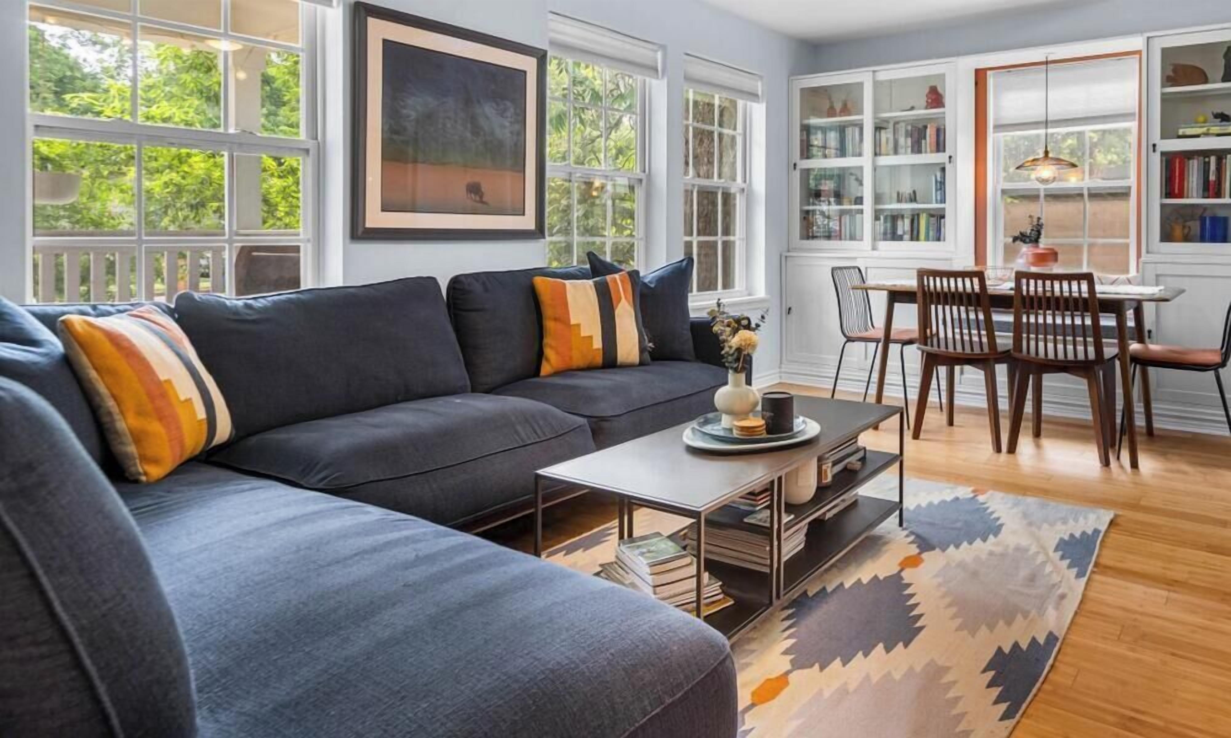 Smart TV, books, stereo