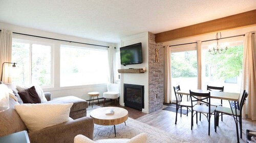 Perfect Location at this Waterville Condo!