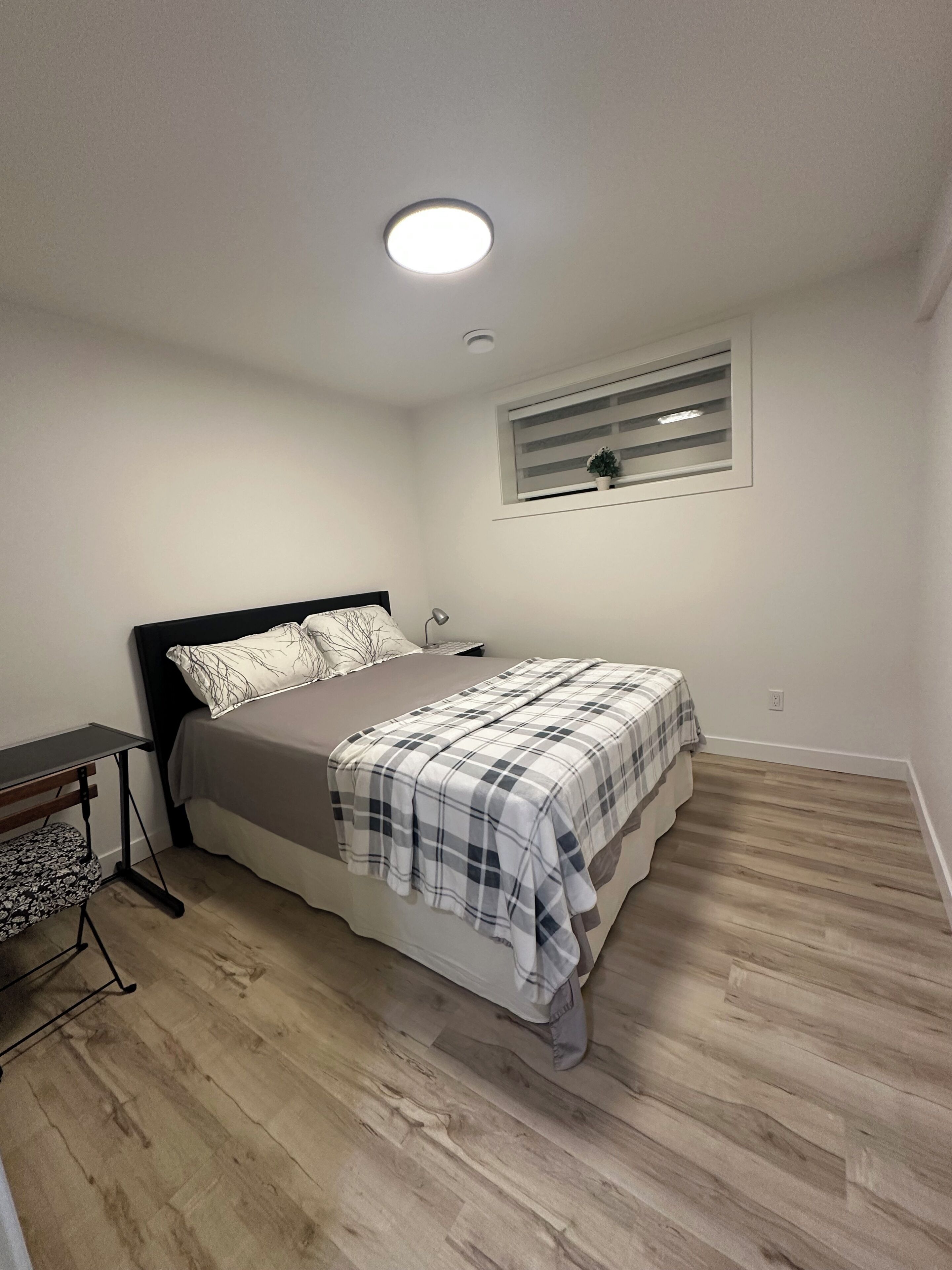 WiFi, bed sheets