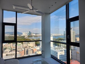 Luxury-Apartment, Flussblick, Executive-Etage | Innenbereich