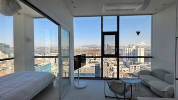 Blackout curtains, free WiFi