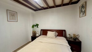 3 bedrooms, desk, iron/ironing board, free WiFi