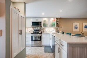 Coffee/tea maker, fridge, microwave, oven - Ocean Club 11 Oceanfront
BRAND NEW to rental market
Steps to Beach/Pool/Coligny (Hilton Head Island)