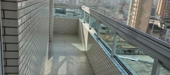 Family Apartment with 2 Bedrooms in the City Center, 200m from the Beach, Furnished and with AC